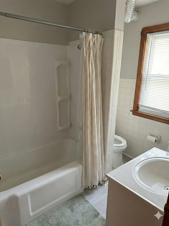 Foto del edificio - 563 Rellim Dr