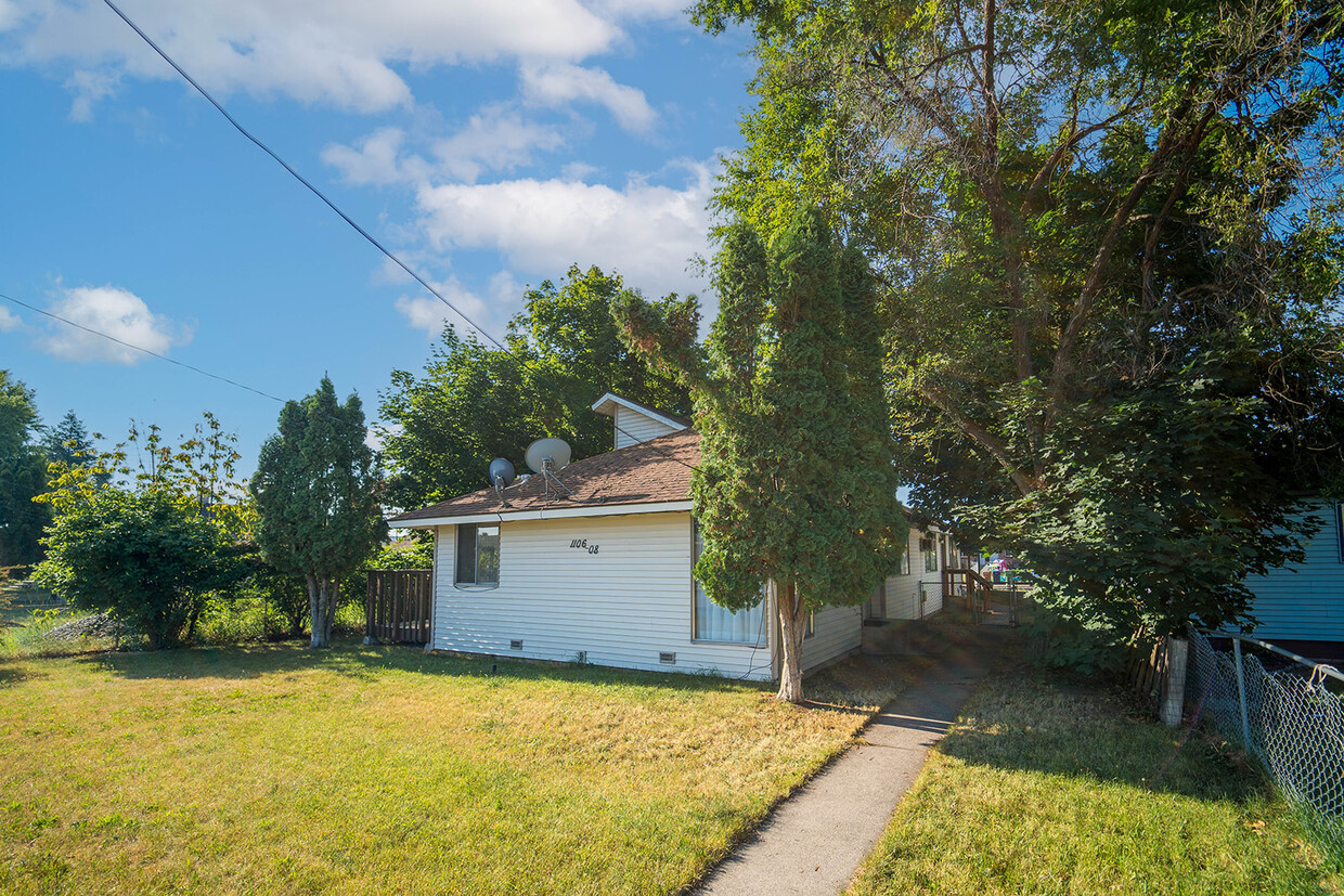 Primary Photo - 1106/1108 E Rowan Ave