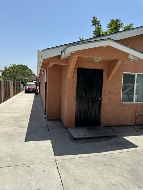 Foto del edificio - 325-327 E 60th St