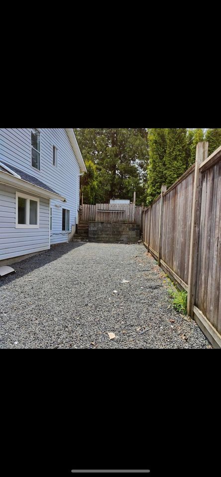 Building Photo - 34884 High Dr