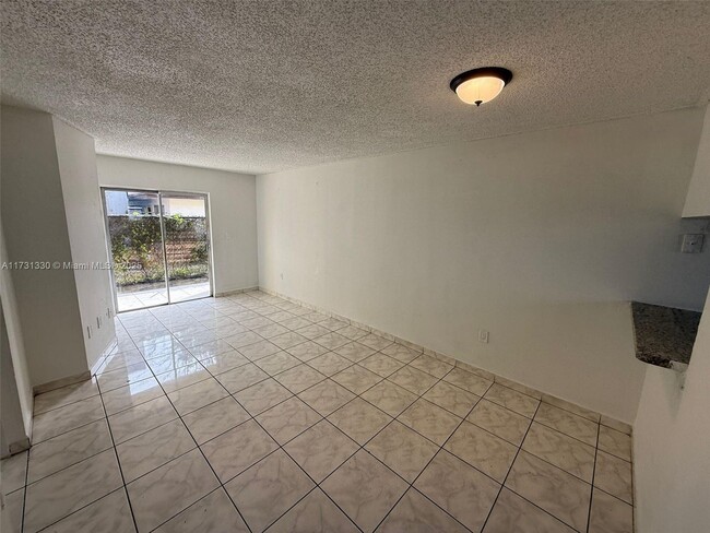 Foto del edificio - 2721 NW 23rd Ct