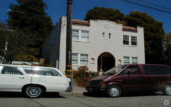 Building Photo - 3017 Fulton St