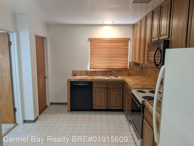 Building Photo - 3 br, 2 bath House - 912 Monterey Circle