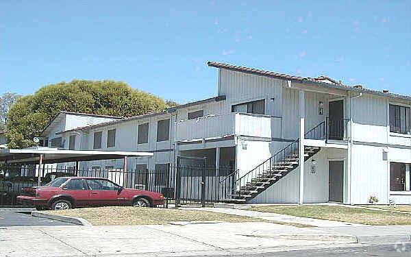 Building Photo - Blue Ridge Circle Apartments