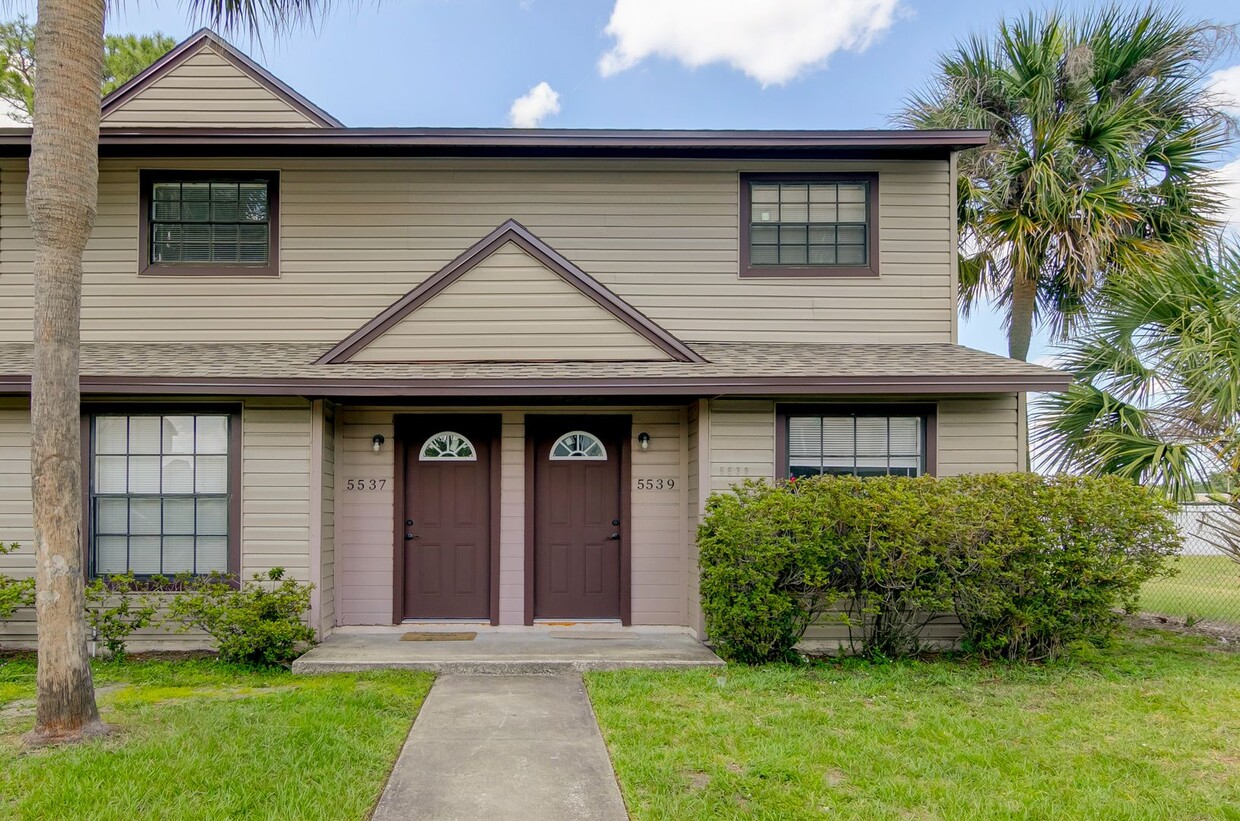 Primary Photo - Beautiful 2BR/1.5BA Townhome for rent Near...