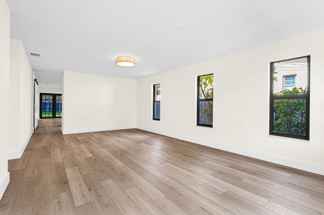 Building Photo - 136 NW 53rd St