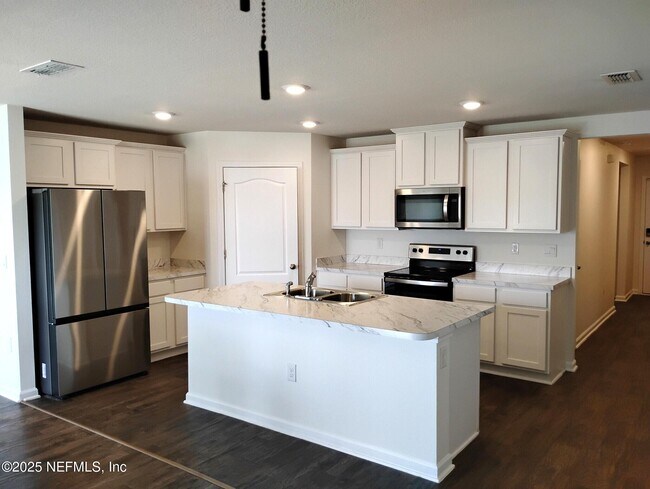 Foto del edificio - 3580 Lawton Pl