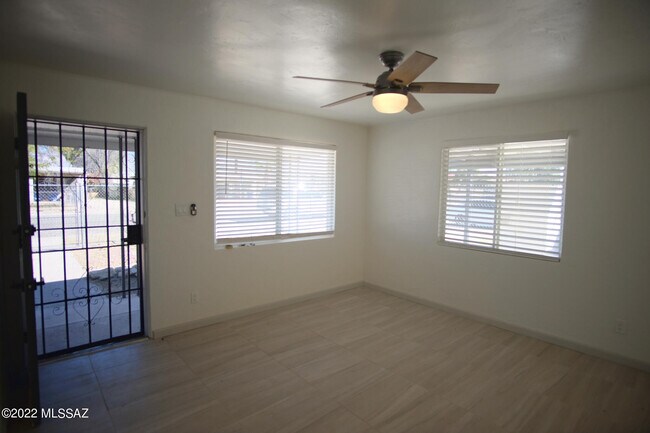 Foto del edificio - 4650 E 16th St