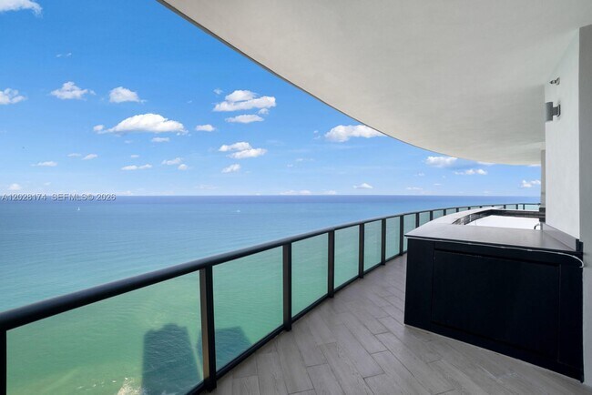 Foto del edificio - 18555 Collins Ave