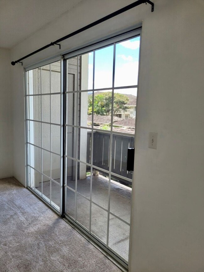 Foto del edificio - Available now : A 2 Bedroom, 1 bathroom with 2 assigned parking stalls at Royal Palm in Waipio