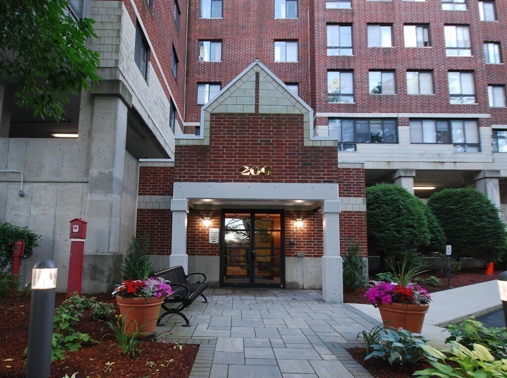 200 Ledgewood Dr Unit 308, Stoneham, MA 02180 Condo for Rent in