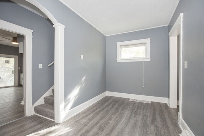 Building Photo - 3 BED 1 BATH SINGLE FAMILY HOME IN THE WATERLOO NEIGHBORHOOD