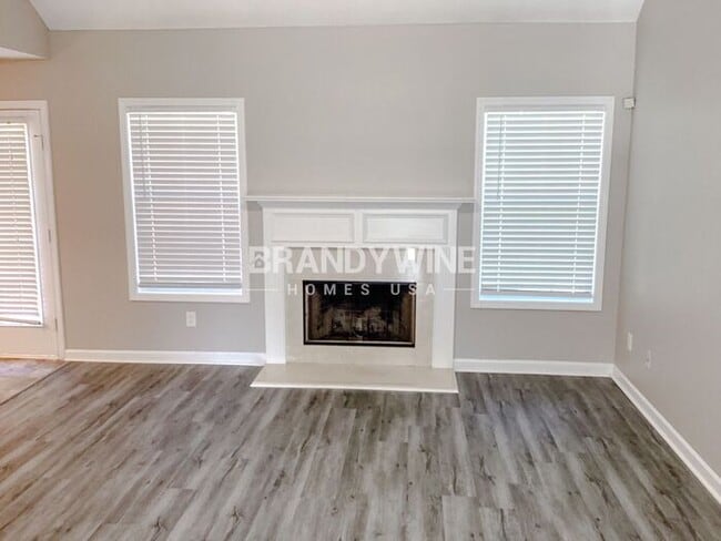 Building Photo - 60 Pine Shadow Cir