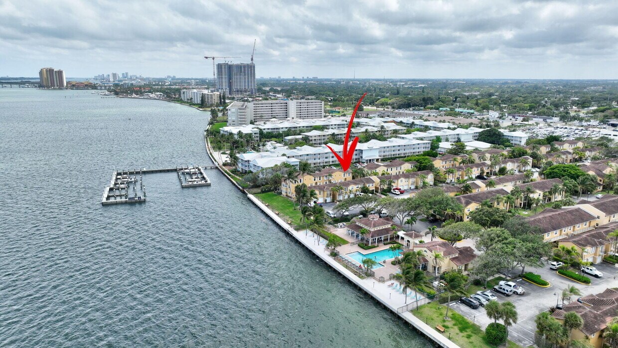 Foto principal - 1050 Lake Shore Dr