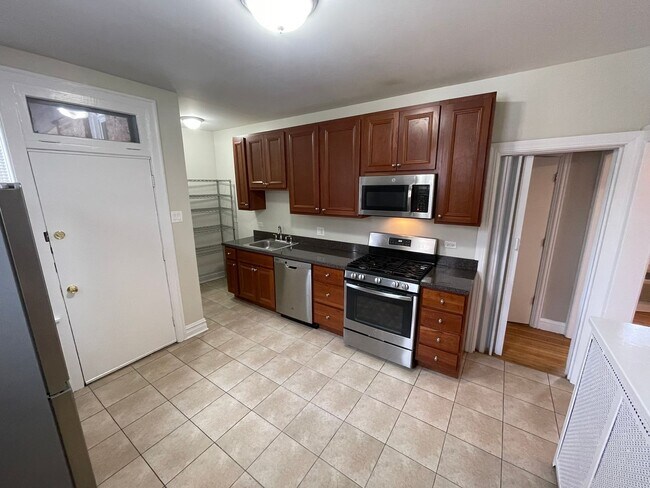 Building Photo - CityFlats LLC - 822 E. 52nd St.