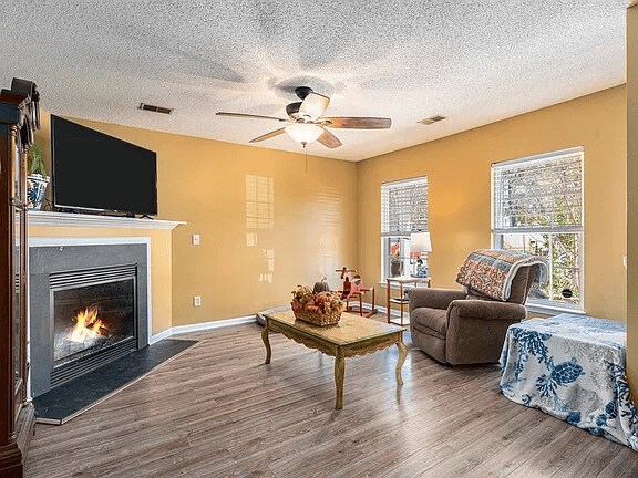 Sala de estar - 129 Thistle Rd