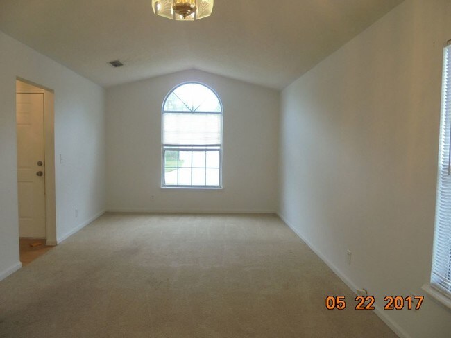 Building Photo - 2288 Luana Dr E