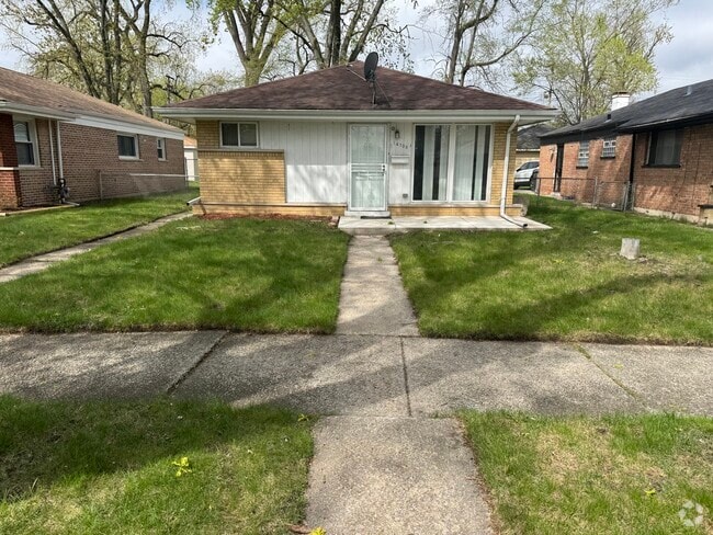 Building Photo - 14708 Kenwood Ave