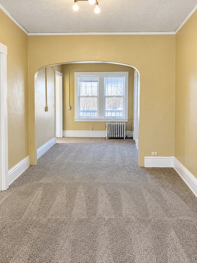 Building Photo - 469 Herschel St