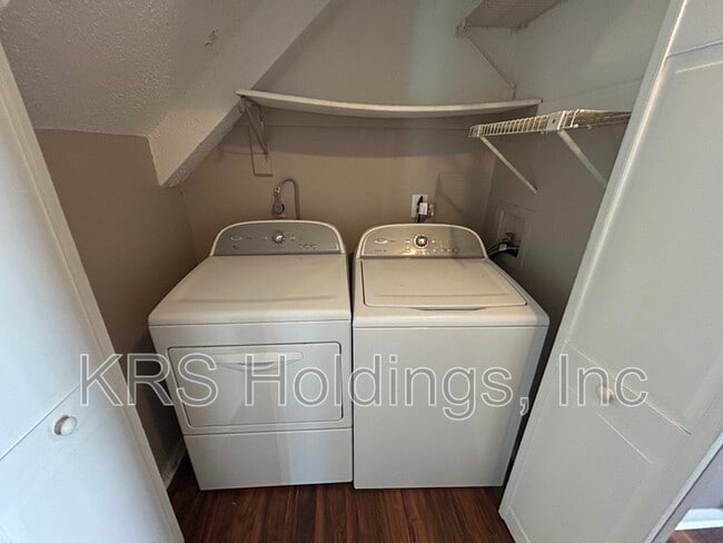 Building Photo - 3859 Chimney Creek Dr