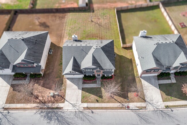 Foto del edificio - Great Opportunity: 5 Beds/ 3 Full Baths!!