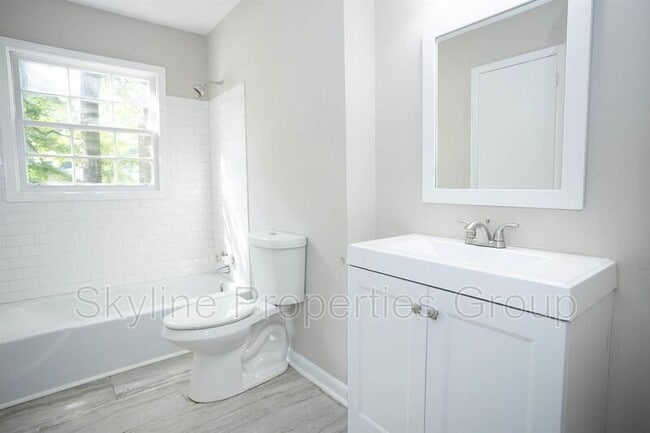 Building Photo - 2613 McGlynn Dr