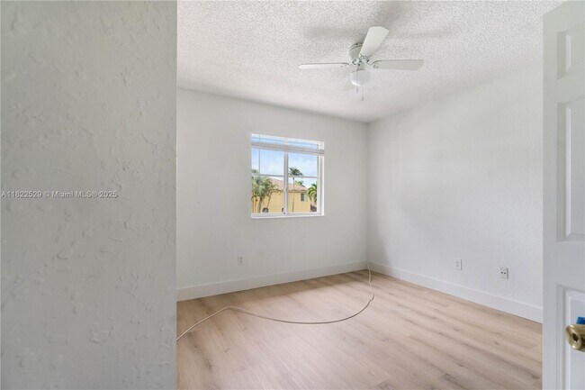 Foto del edificio - 15857 SW 16th St