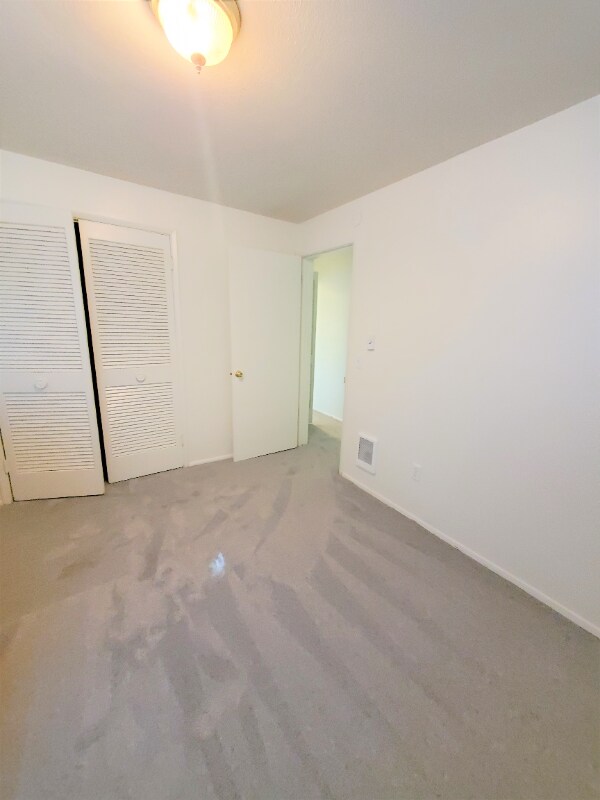 Foto del edificio - 6900 S 125th St