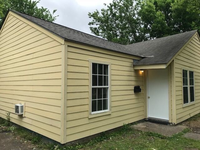 Building Photo - 725 E Irby St