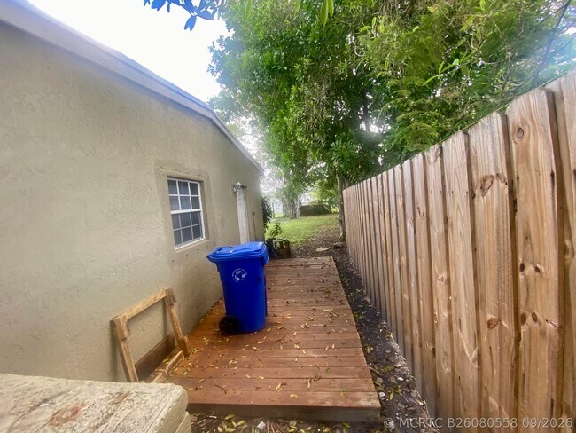 Foto del edificio - 1036 NW 11th Pl