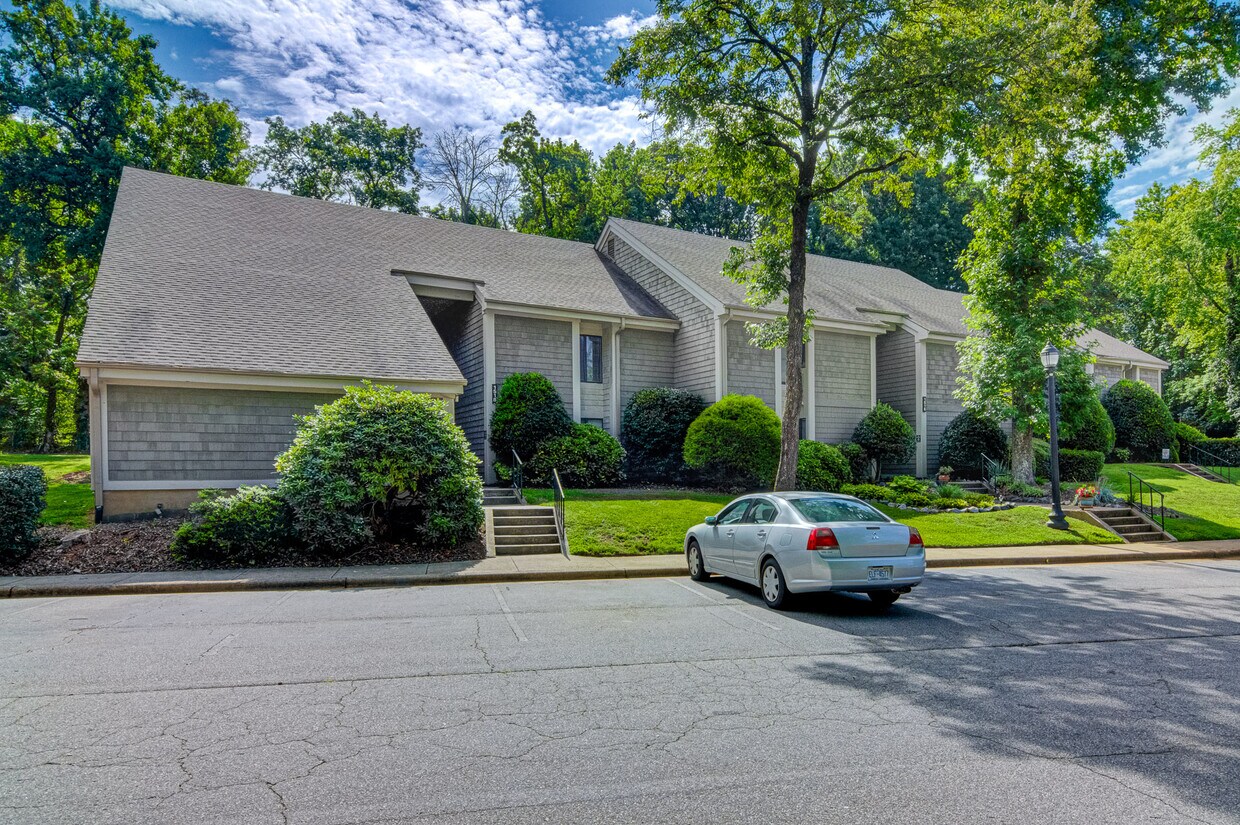 1518 Benjamin Pky Unit C, Greensboro, NC 27408 Condo for Rent in