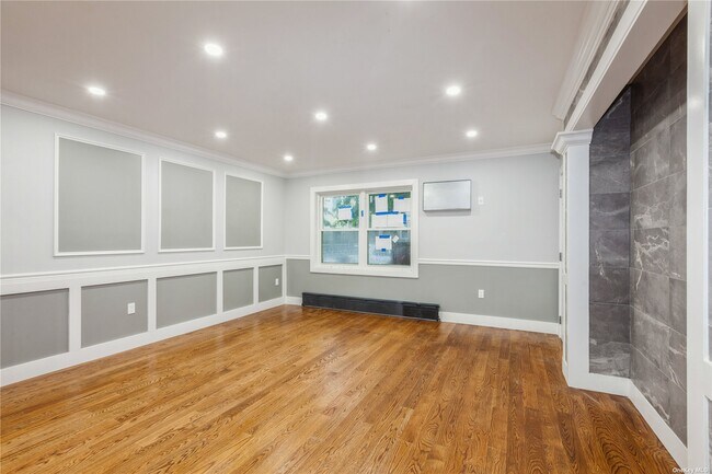 Building Photo - 357 Warwick St