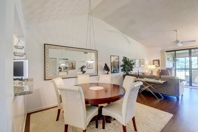 Foto del edificio - 7455 Glendevon Ln