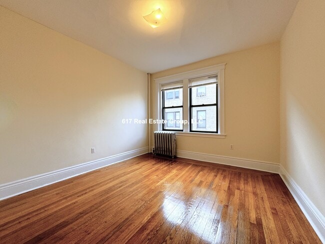 Building Photo - 31 Park Dr