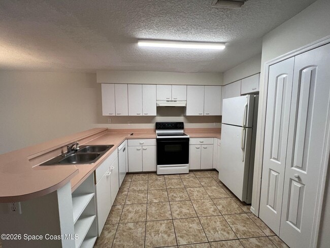 Building Photo - 2990 S Fiske Blvd