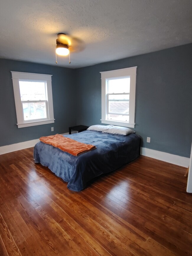 Private clean quiet - 1128 Portage Ave
