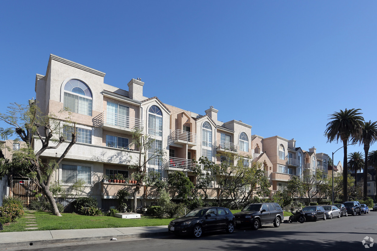 Primary Photo - 330 S Harvard Blvd