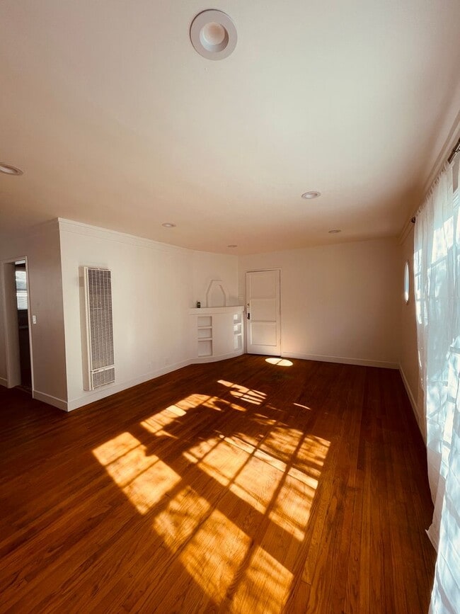 Building Photo - New Hampshire Rentals