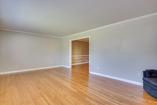 Building Photo - 813 Hammond Dr
