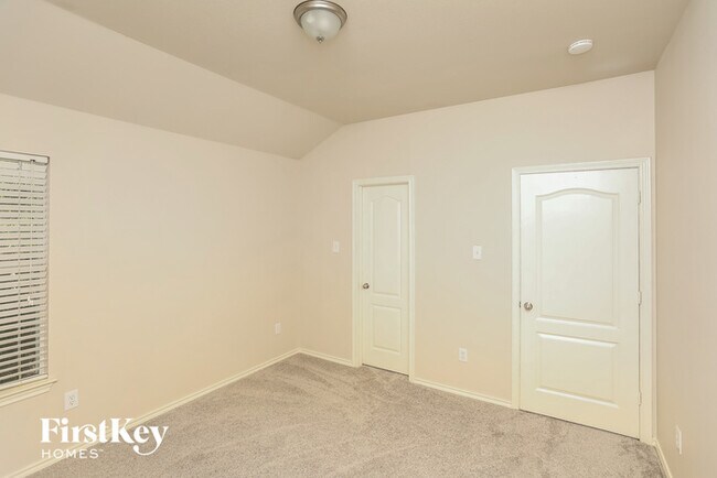 Building Photo - 2733 Red Wolf Dr
