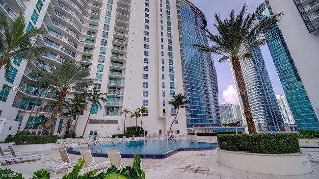 Building Photo - 1 br, 1.5 bath Condo - MET1 CONDO