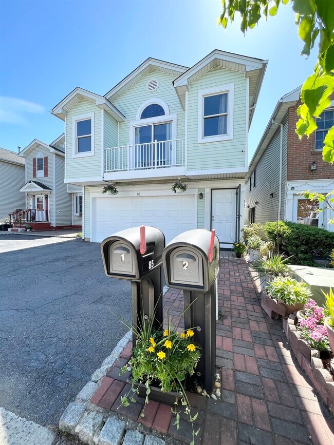 Foto del edificio - 85 Grieco Dr