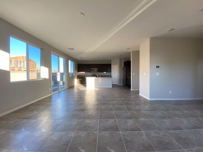 Foto del edificio - 4 BED 2.5 BATH 2 CAR GARAGE,  LARGE CORNER...