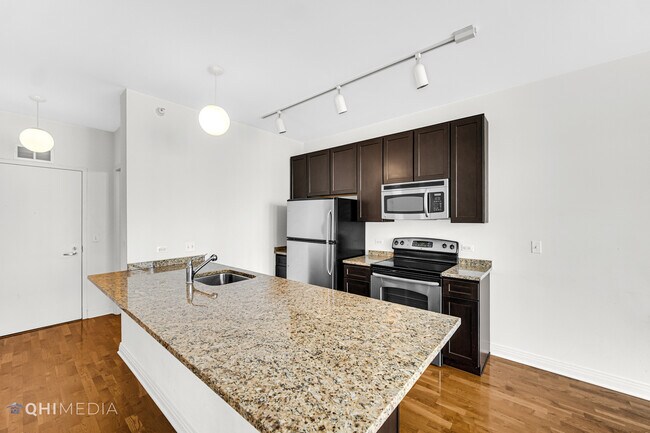 Foto del edificio - 565 W Quincy St