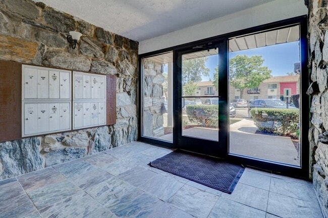 Building Photo - 8992 Kennedy Dr