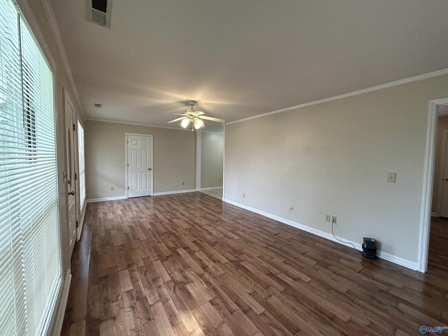 Foto del edificio - 6873 Old Railroad Bed Rd