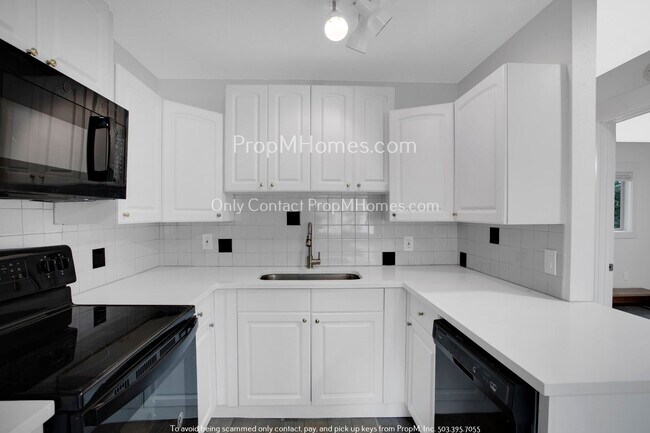 Building Photo - Charming Two Bedroom, One Bath in Quiet Br...