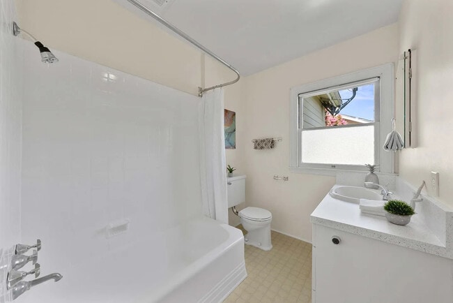 Foto del edificio - 1595 Santa Clara St