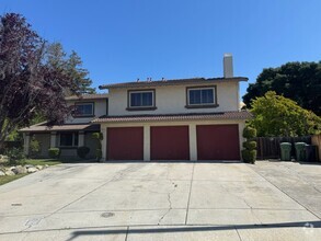 Building Photo - 703 Canterbury Pl