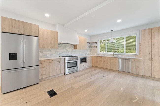 Building Photo - 3301 Duval St